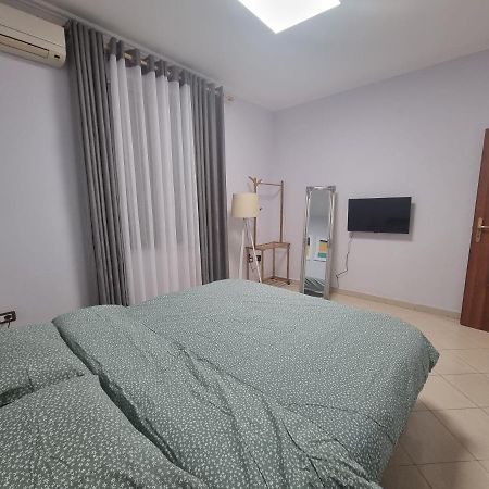 Glamorous Apartment In Tiranë Luaran gambar