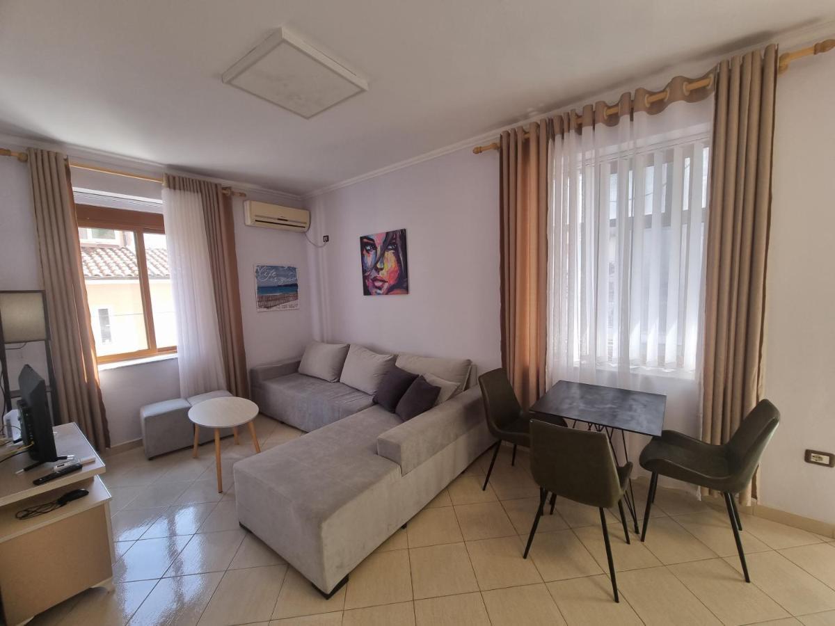 Glamorous Apartment In Tiranë Luaran gambar