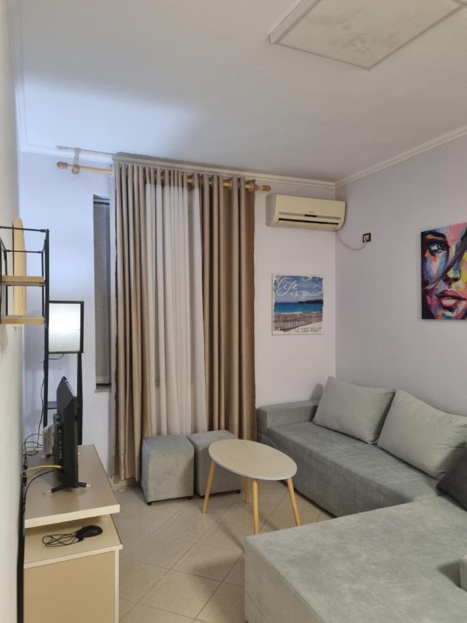 Glamorous Apartment In Tiranë Luaran gambar