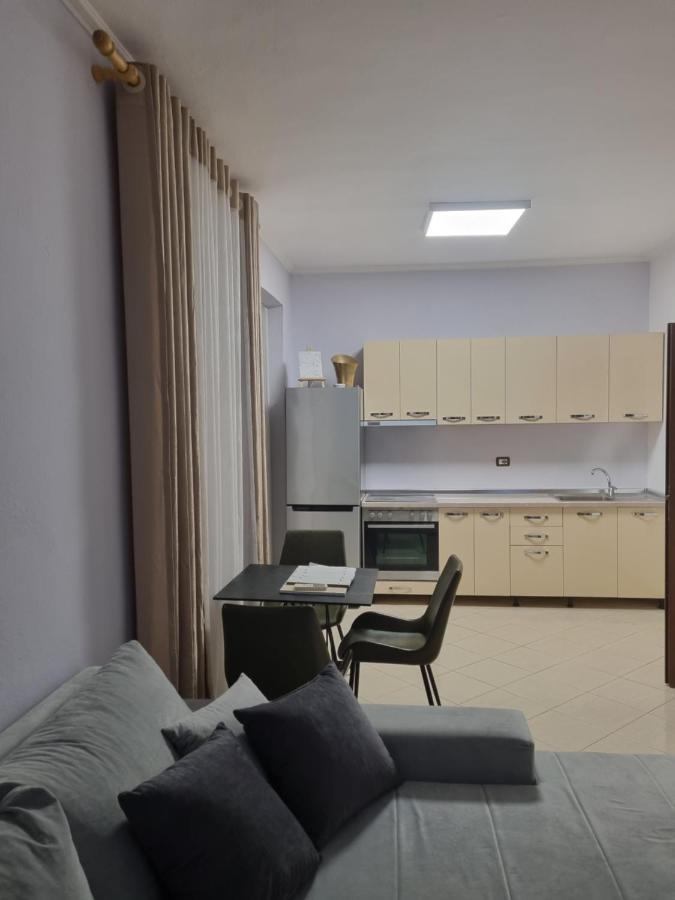 Glamorous Apartment In Tiranë Luaran gambar