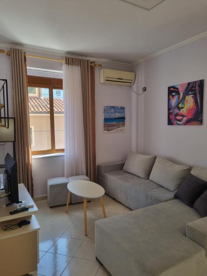 Glamorous Apartment In Tiranë Luaran gambar
